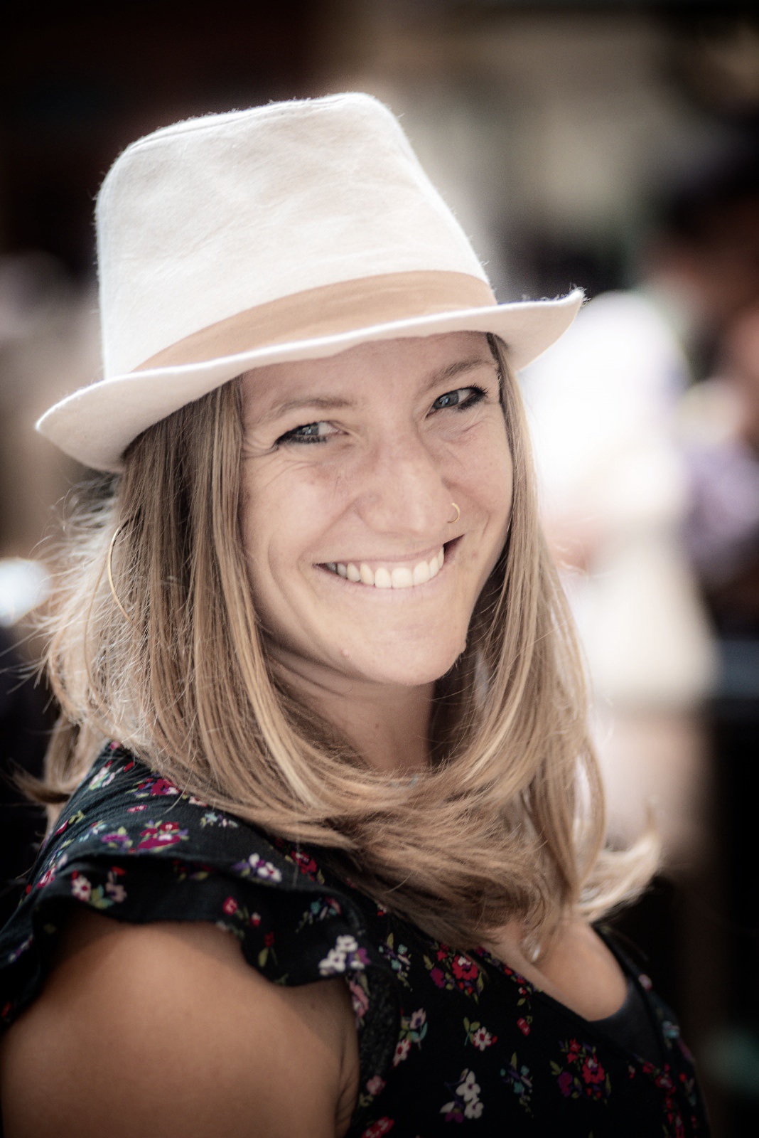 Miriam Herten, lächelnd, Zertifizierter Fascial Maneuvers Coach in Zürich, Schweiz